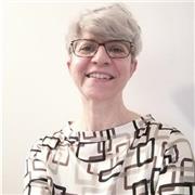 Offro lezioni private in inglese o francese per studenti di scuole medie, superiori e universitari. Ho una lunga esperienza di insegnamento in ambito privato. Ho tradotto vari libri dall'inglese e dal francese